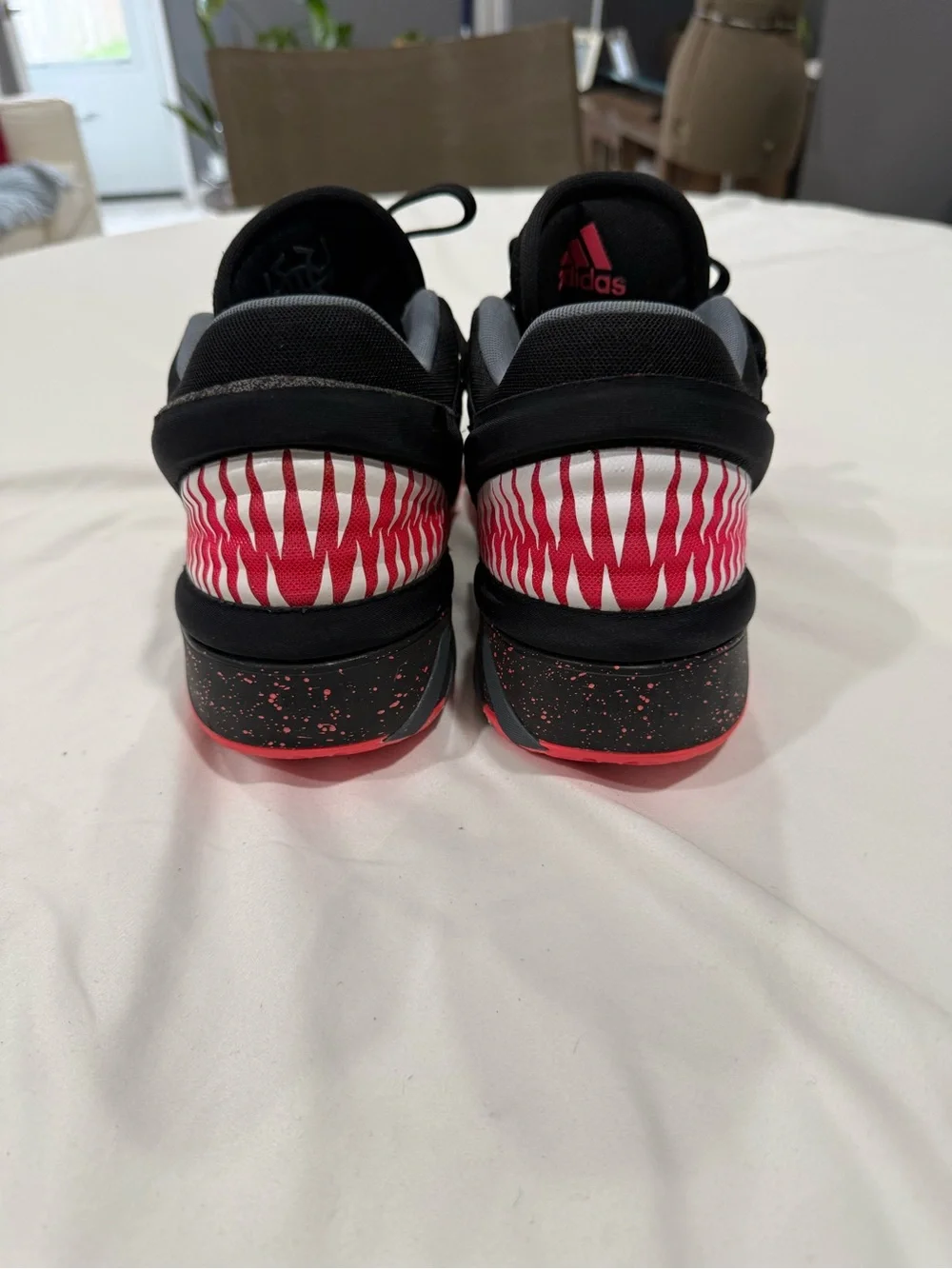 Nike Men's Black and Red Athletic Shoes